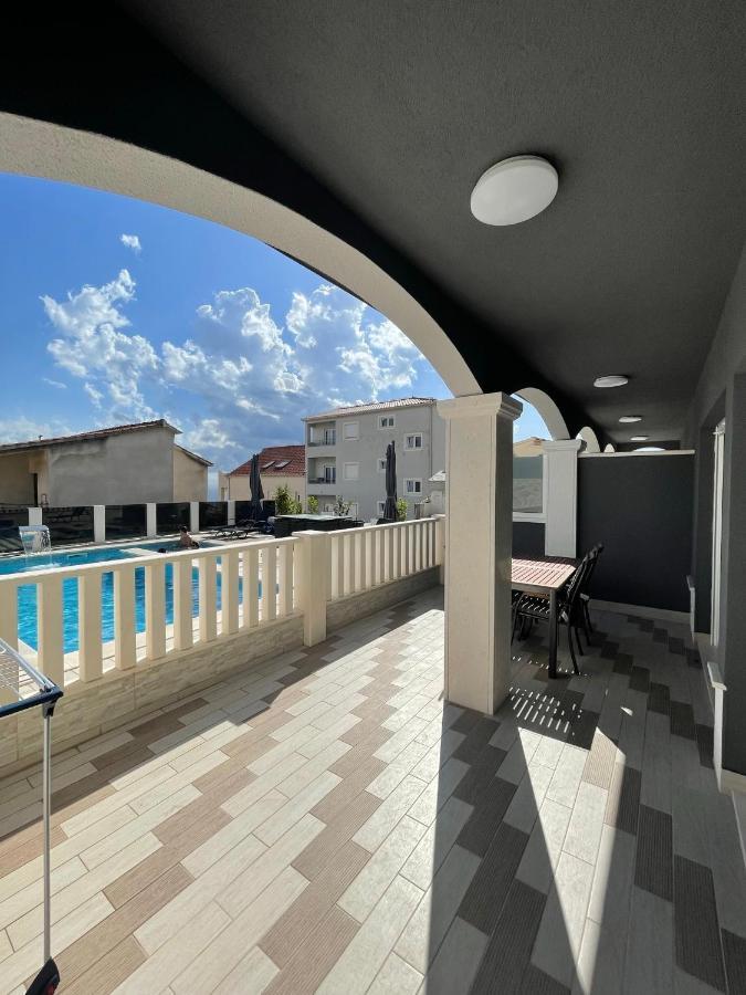 Villa Omazic โตรกีร์ ภายนอก รูปภาพ