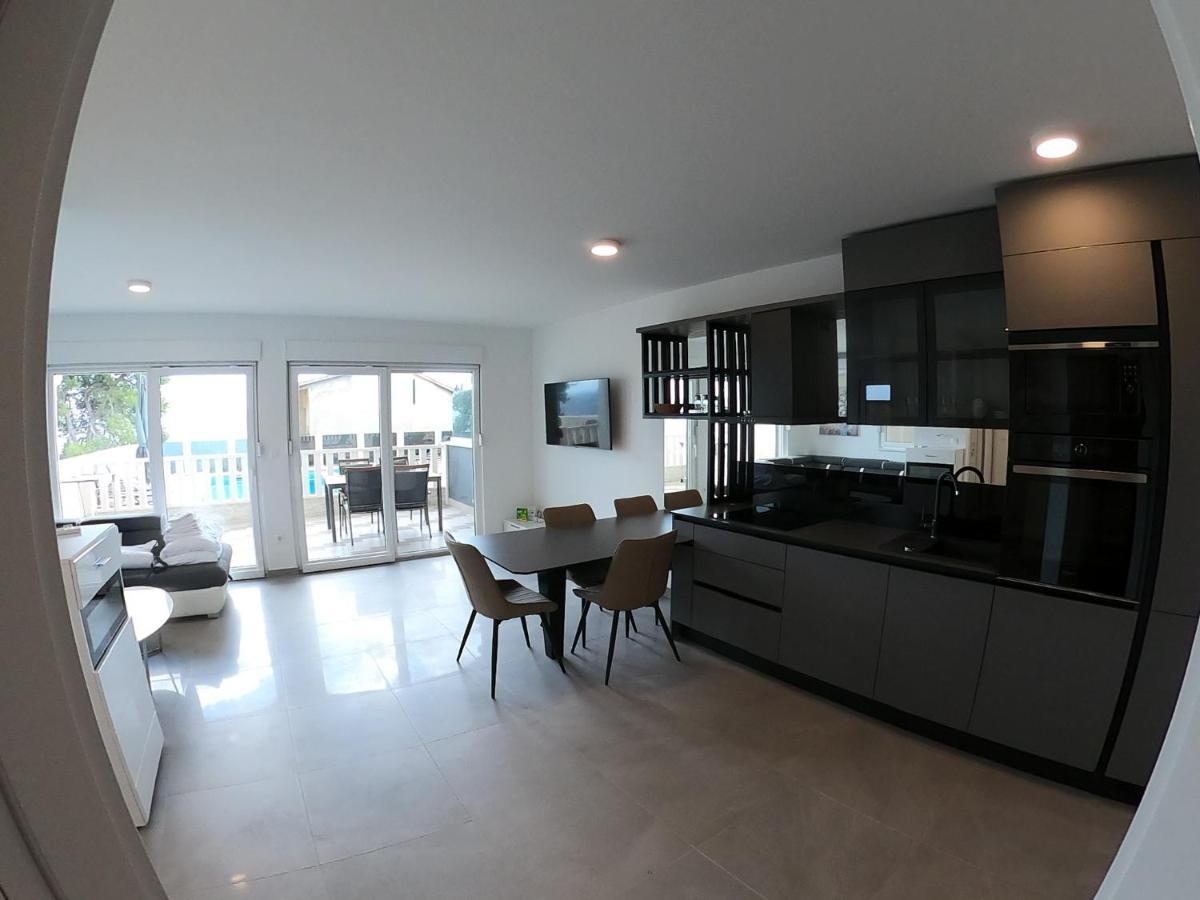 Villa Omazic โตรกีร์ ภายนอก รูปภาพ