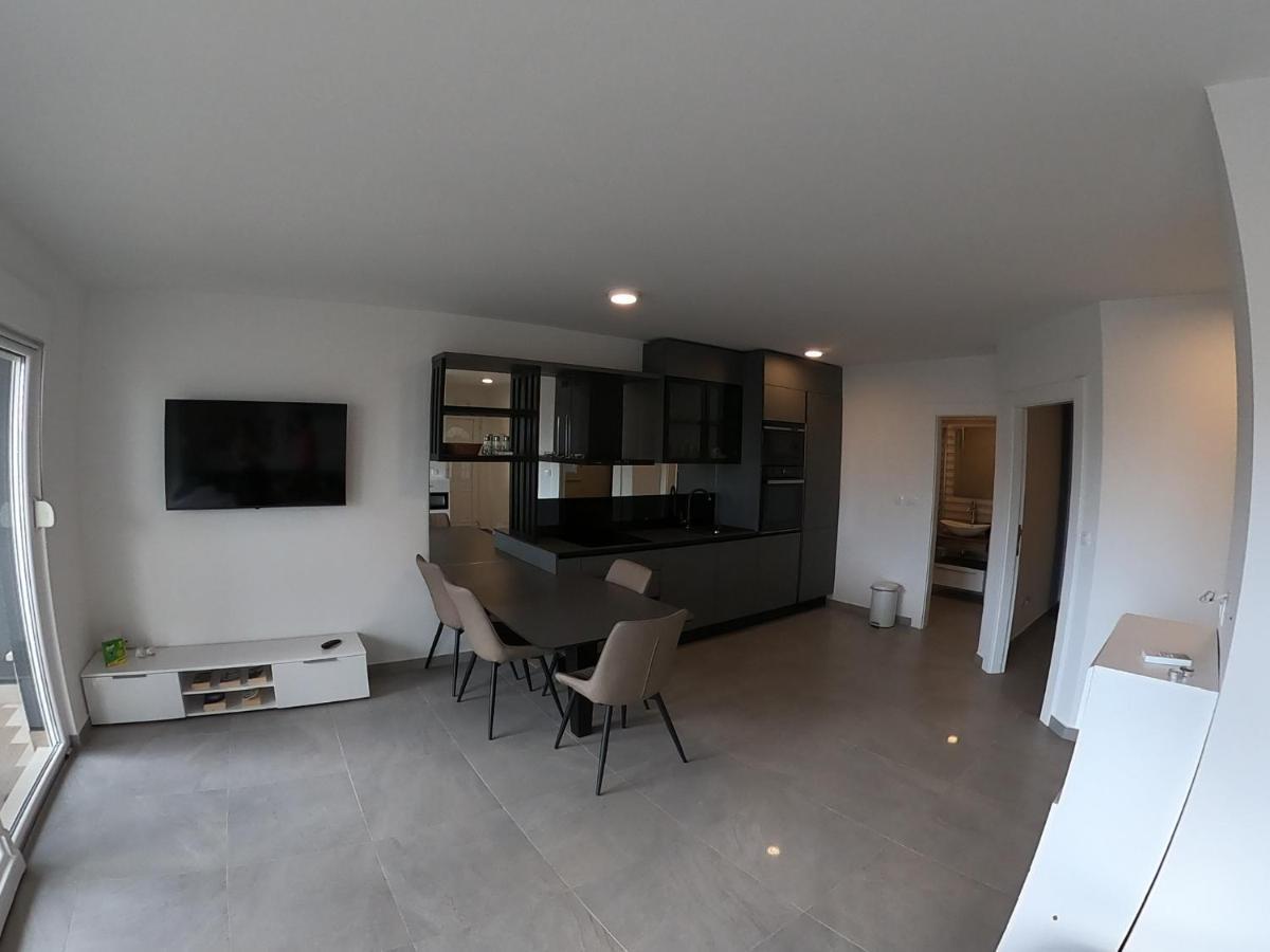 Villa Omazic โตรกีร์ ภายนอก รูปภาพ