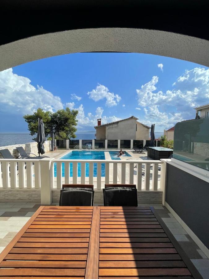 Villa Omazic โตรกีร์ ภายนอก รูปภาพ