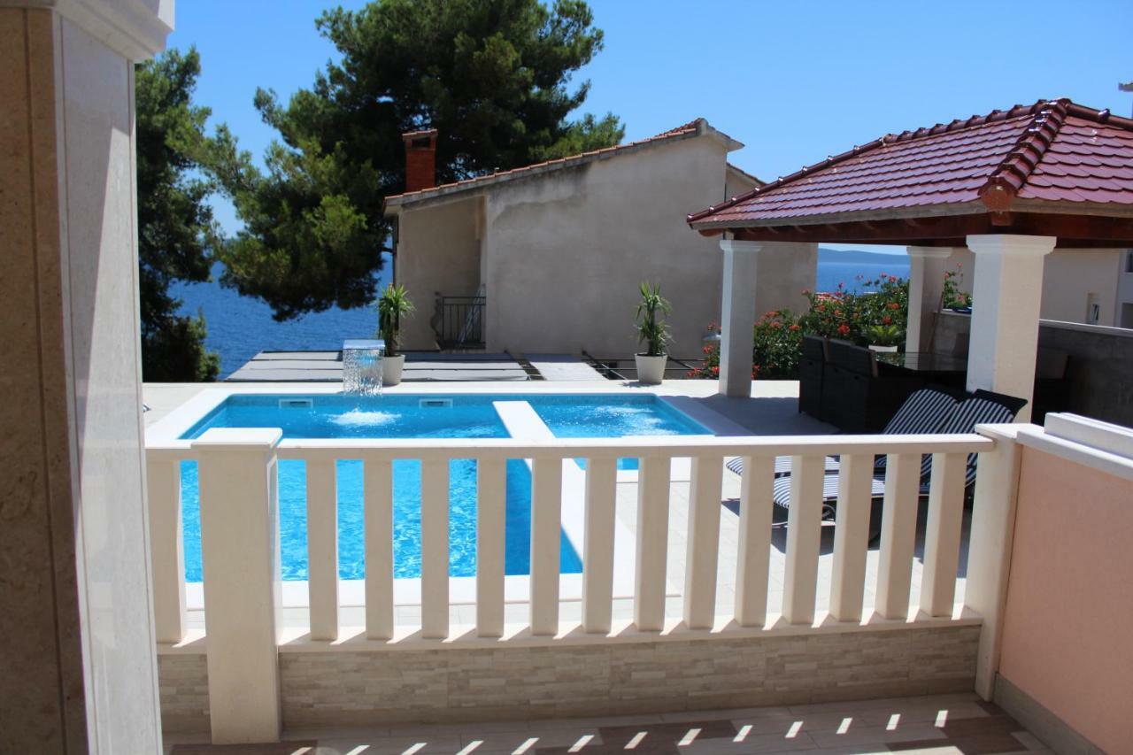 Villa Omazic โตรกีร์ ภายนอก รูปภาพ