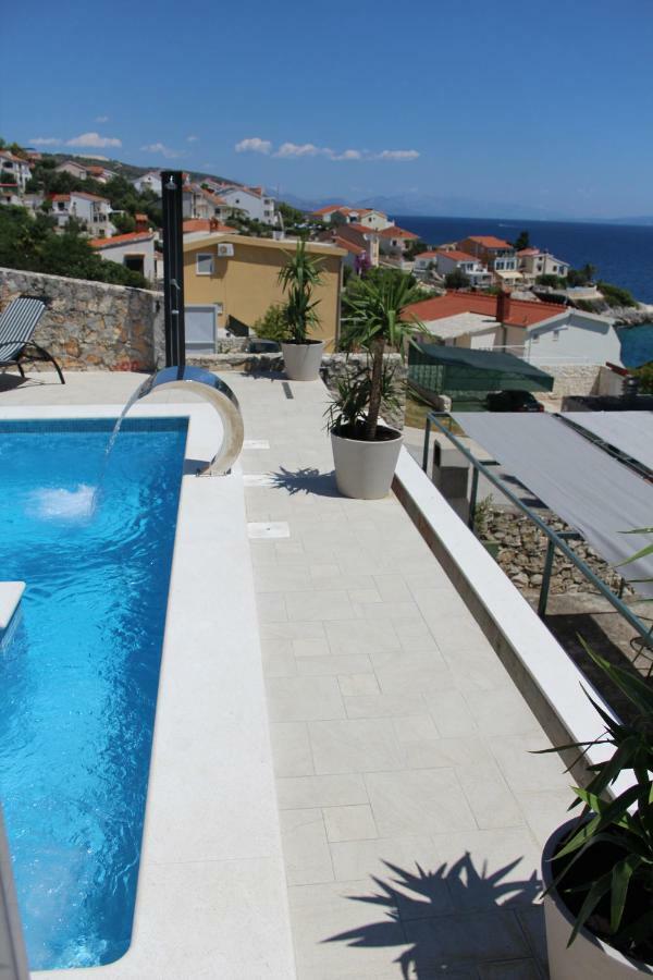 Villa Omazic โตรกีร์ ภายนอก รูปภาพ