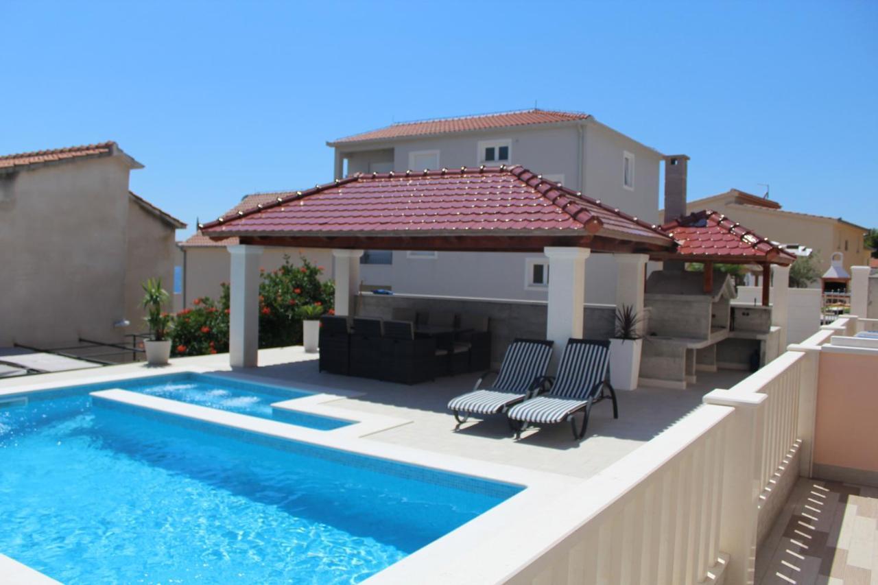 Villa Omazic โตรกีร์ ภายนอก รูปภาพ